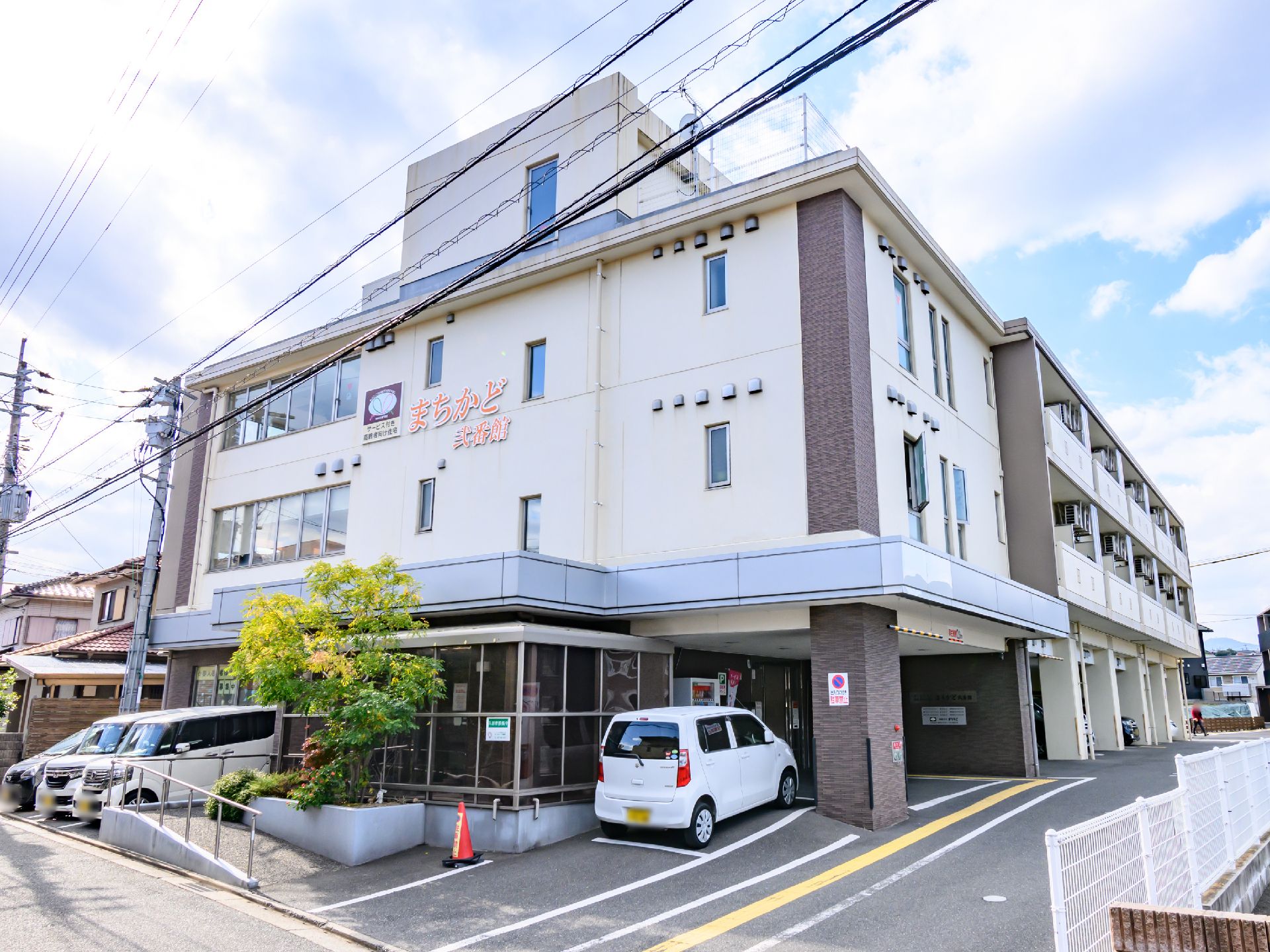 マンションのような外見をしている介護施設の外観