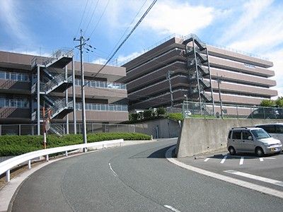 多階層の建物外観