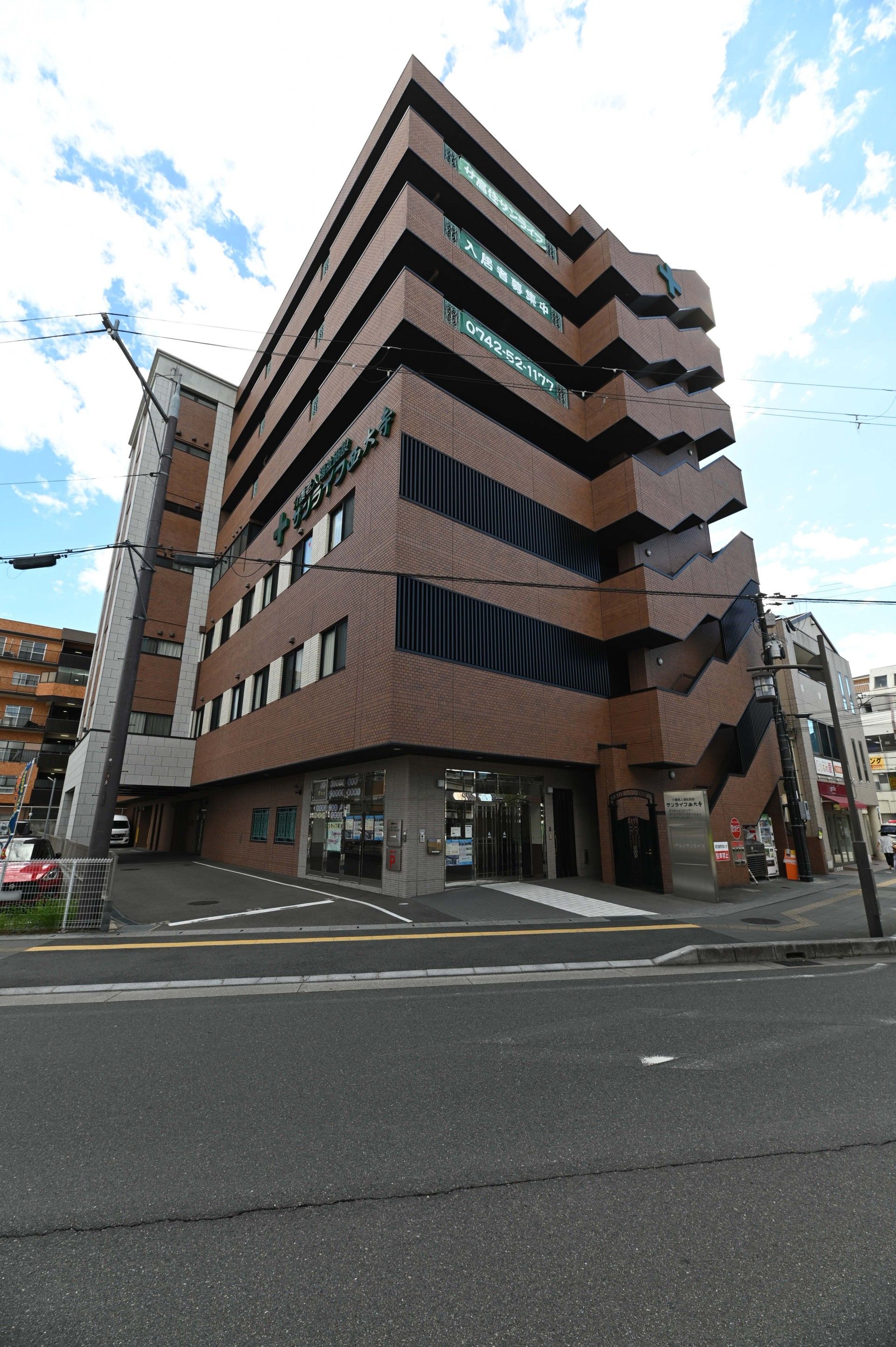 7階建ての建物