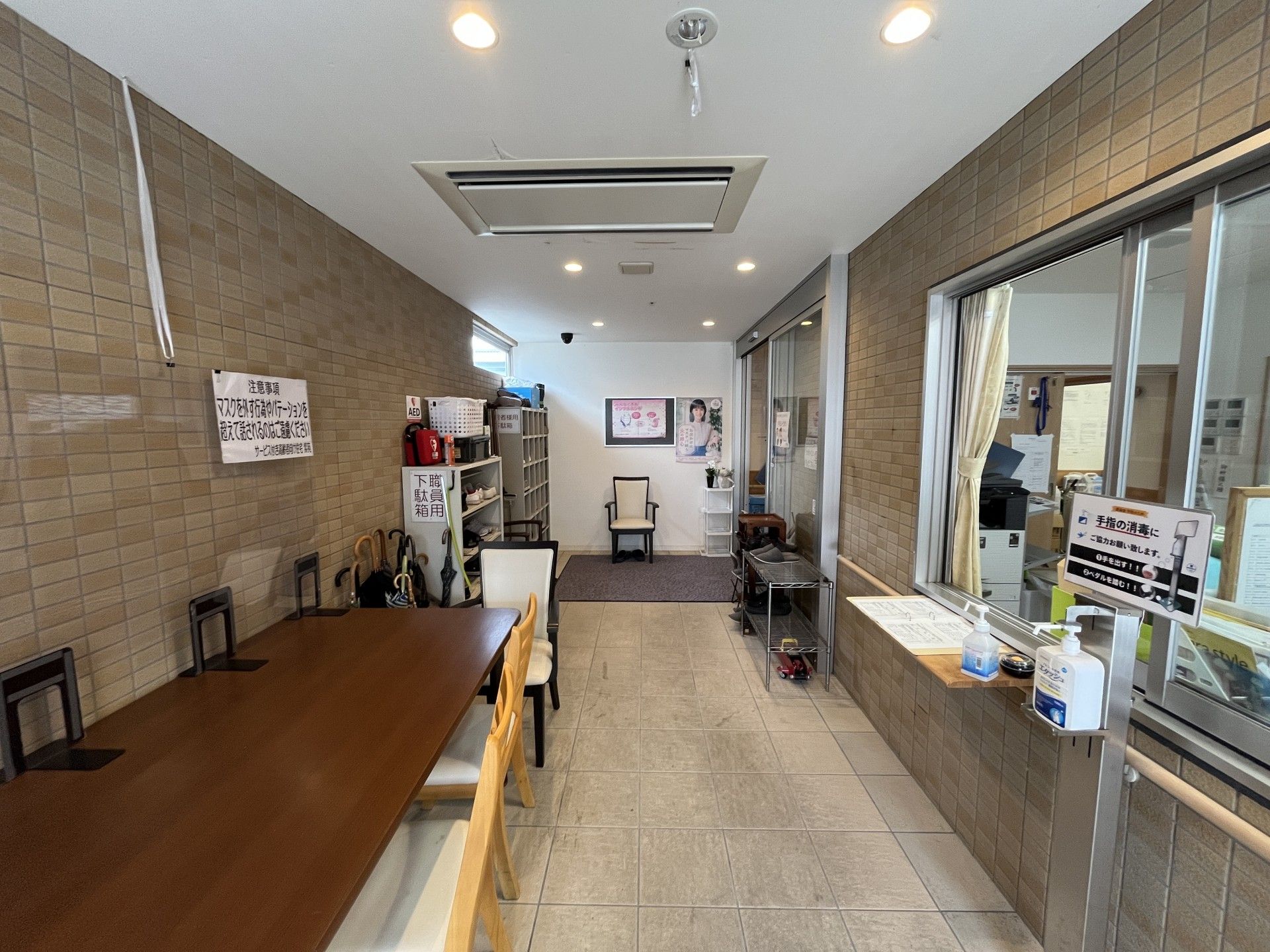 落ち着いた雰囲気の廊下