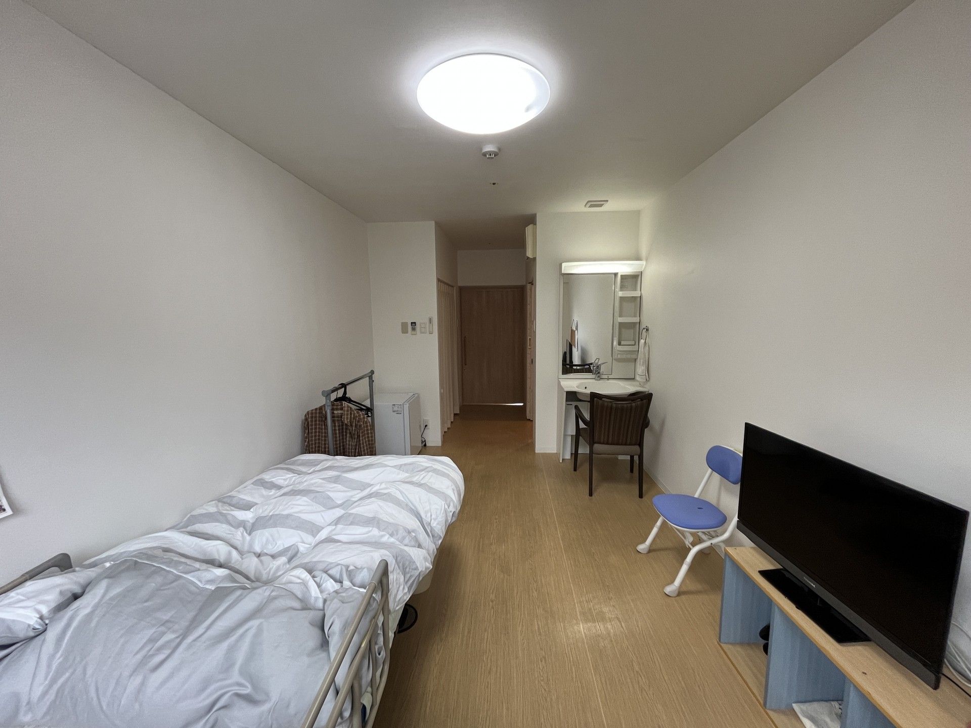 シンプルな個室の様子