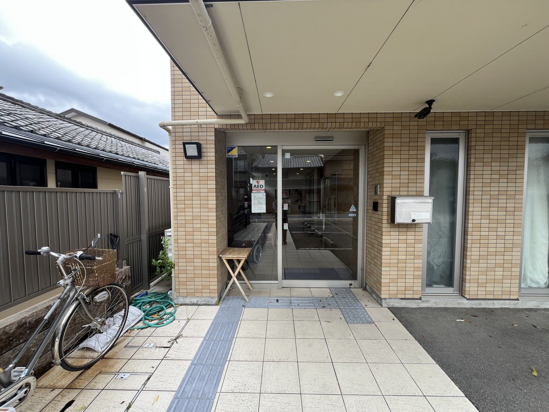 自転車が置かれた玄関