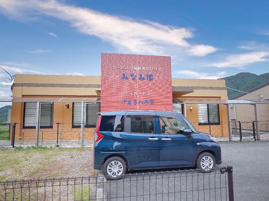 駐車場B