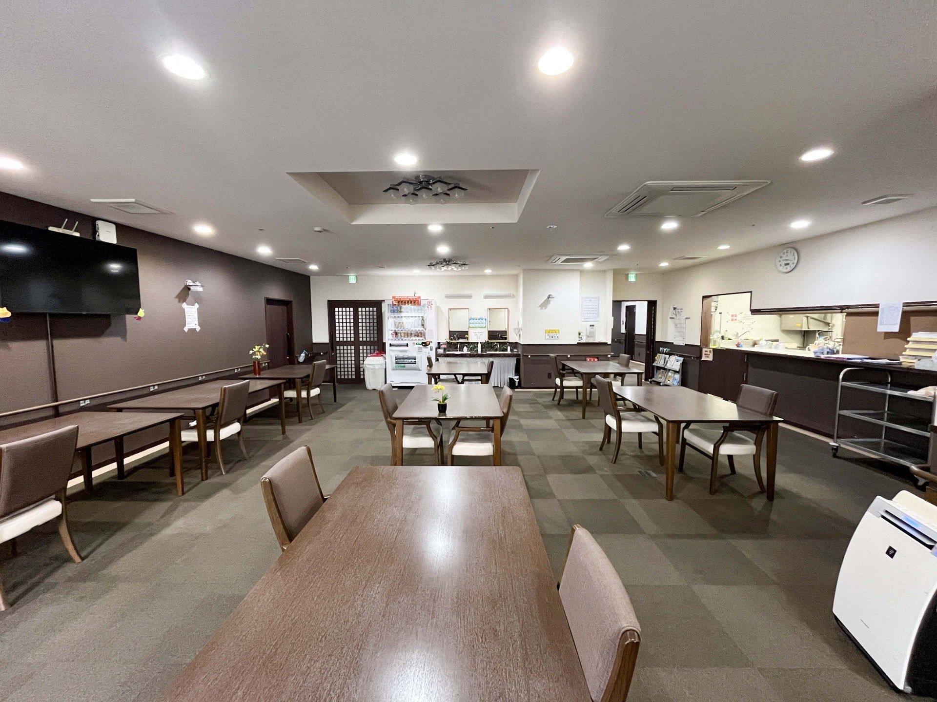 落ち着いた雰囲気の食堂