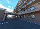 広々とした建物の外観