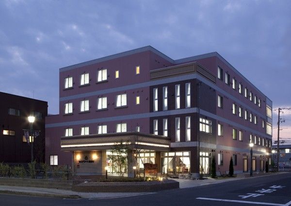 明るくモダンな建物外観