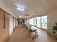 明るい廊下と共有スペース
