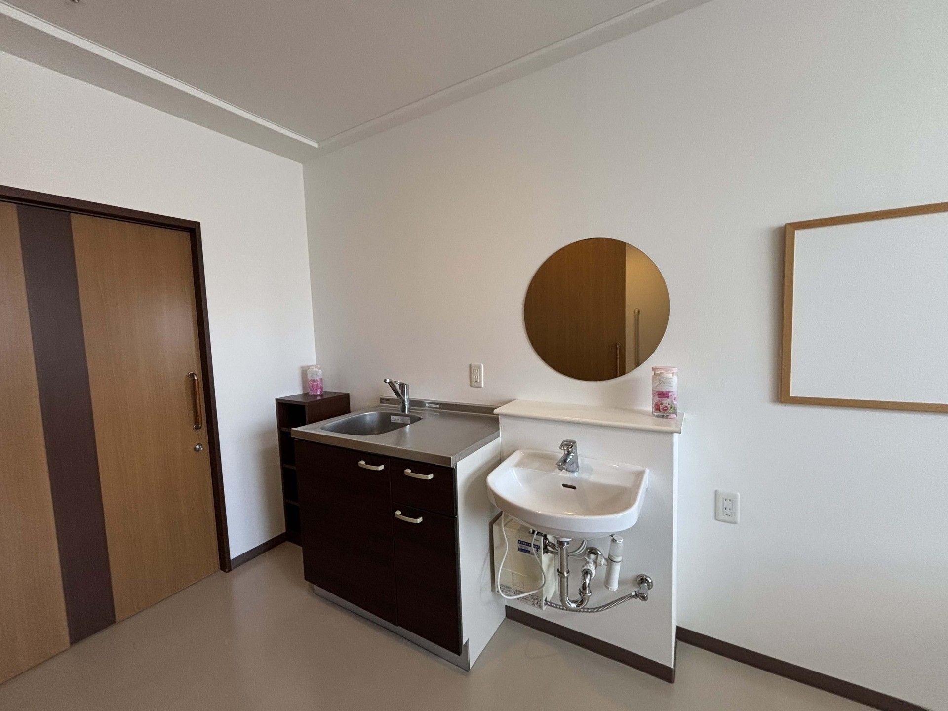 洗面台と収納のある一角