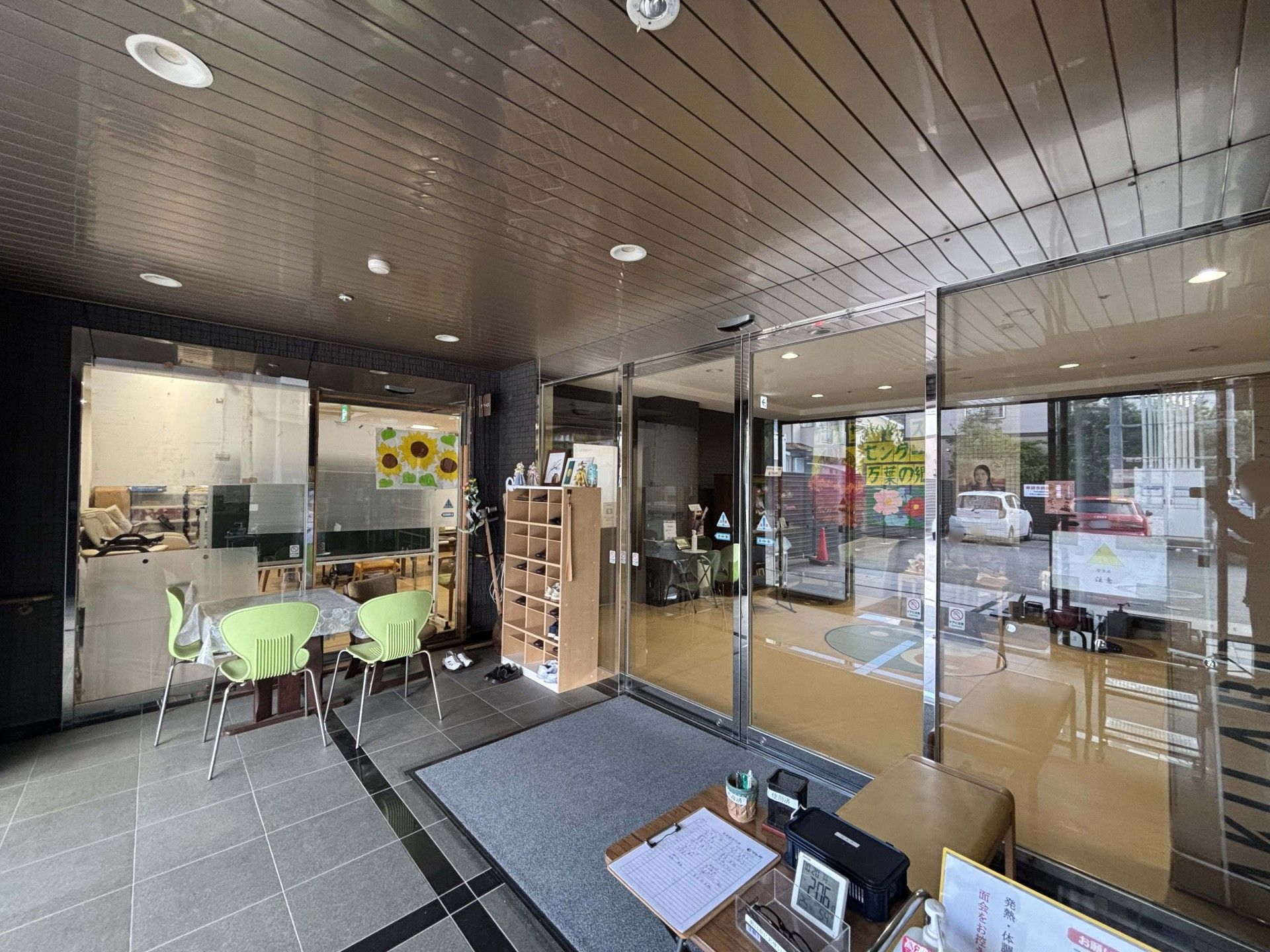 明るいエントランスホール