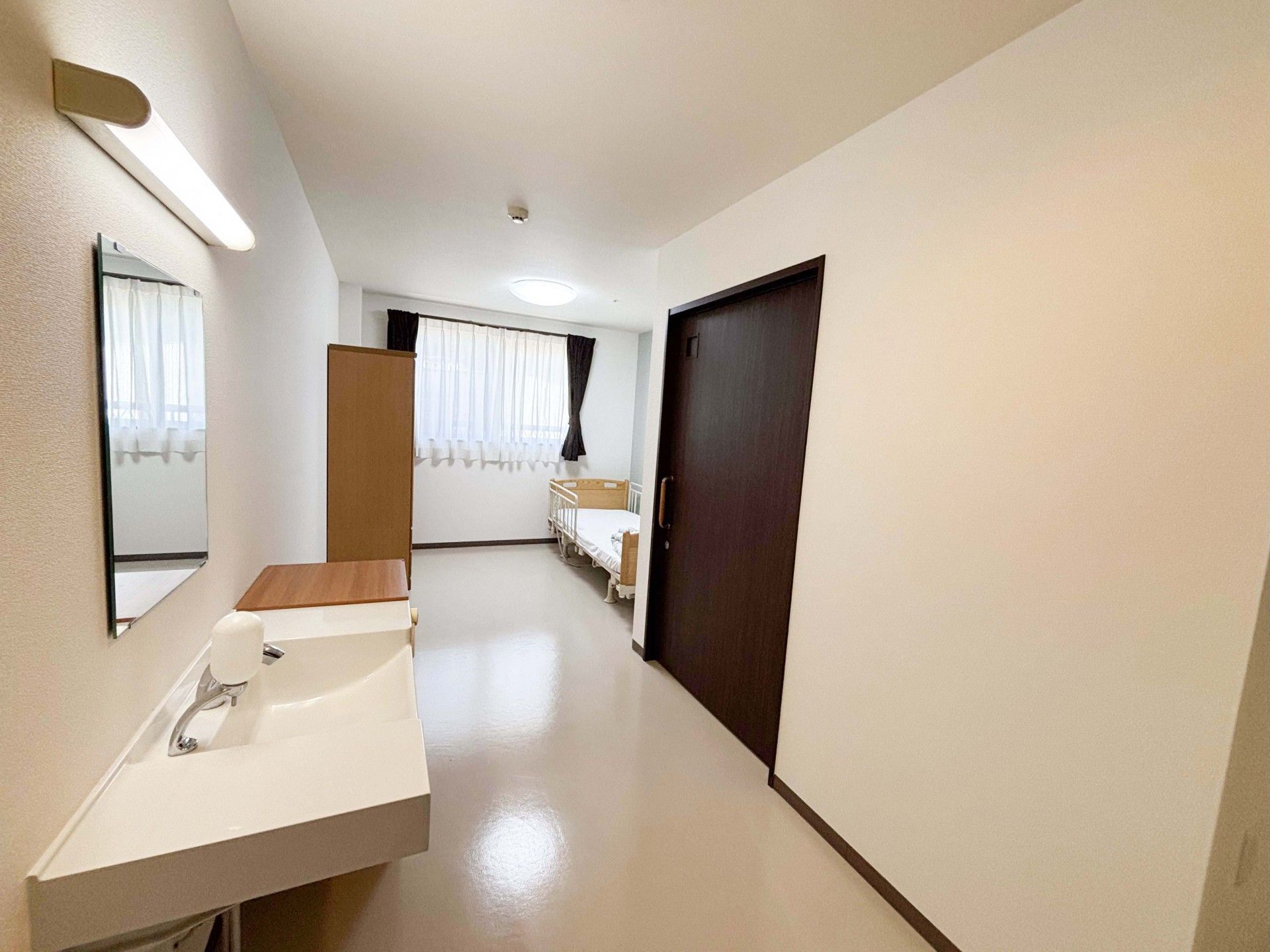 明るい個室の一角