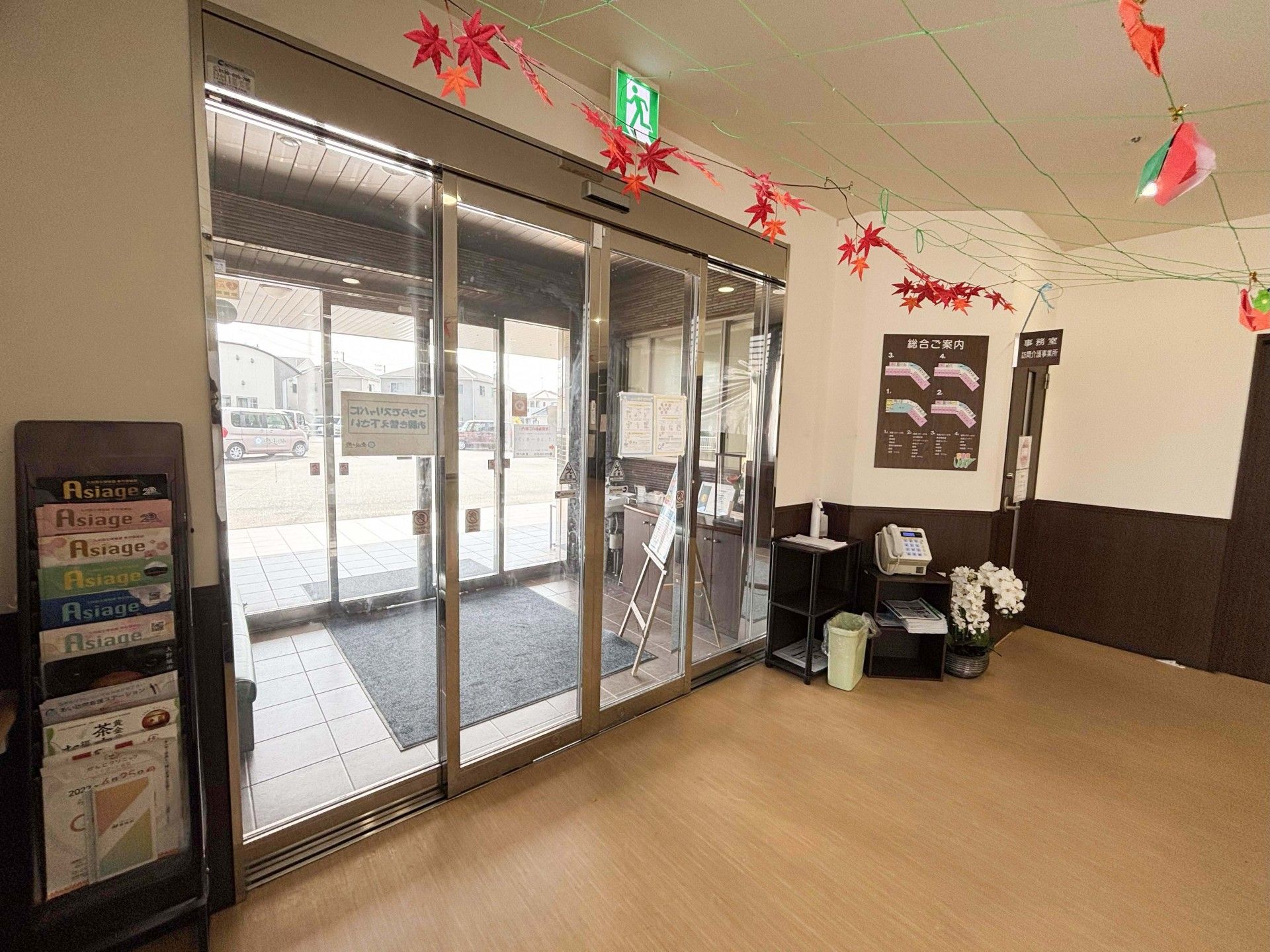 広い出入口の風景