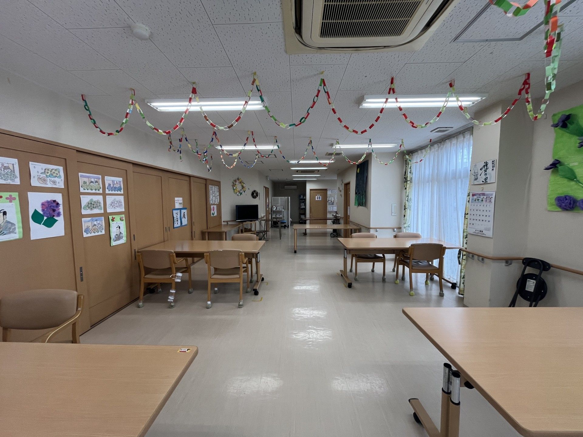 飾りがある広い部屋