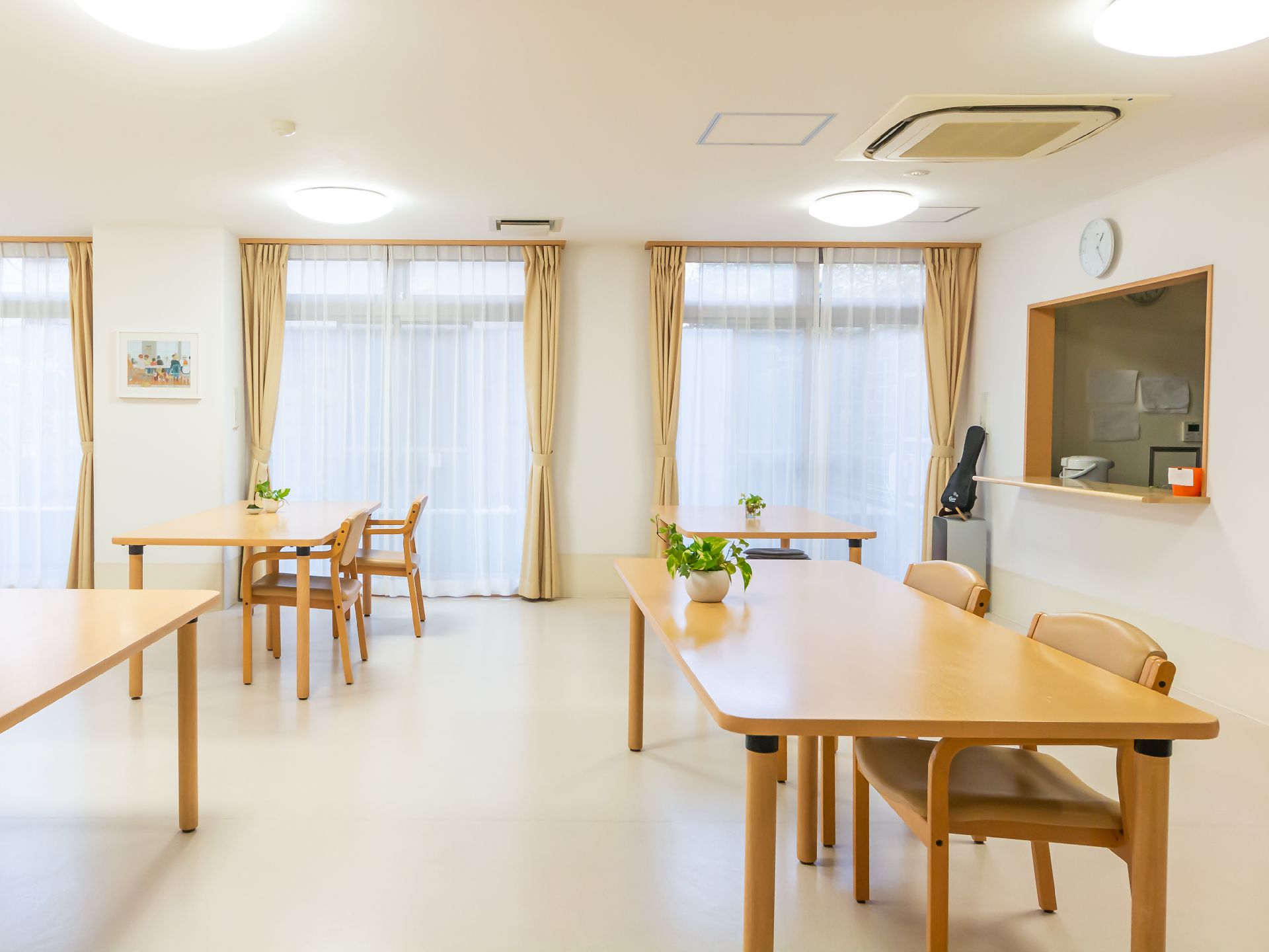 家具配置にゆとりをもたせた食堂