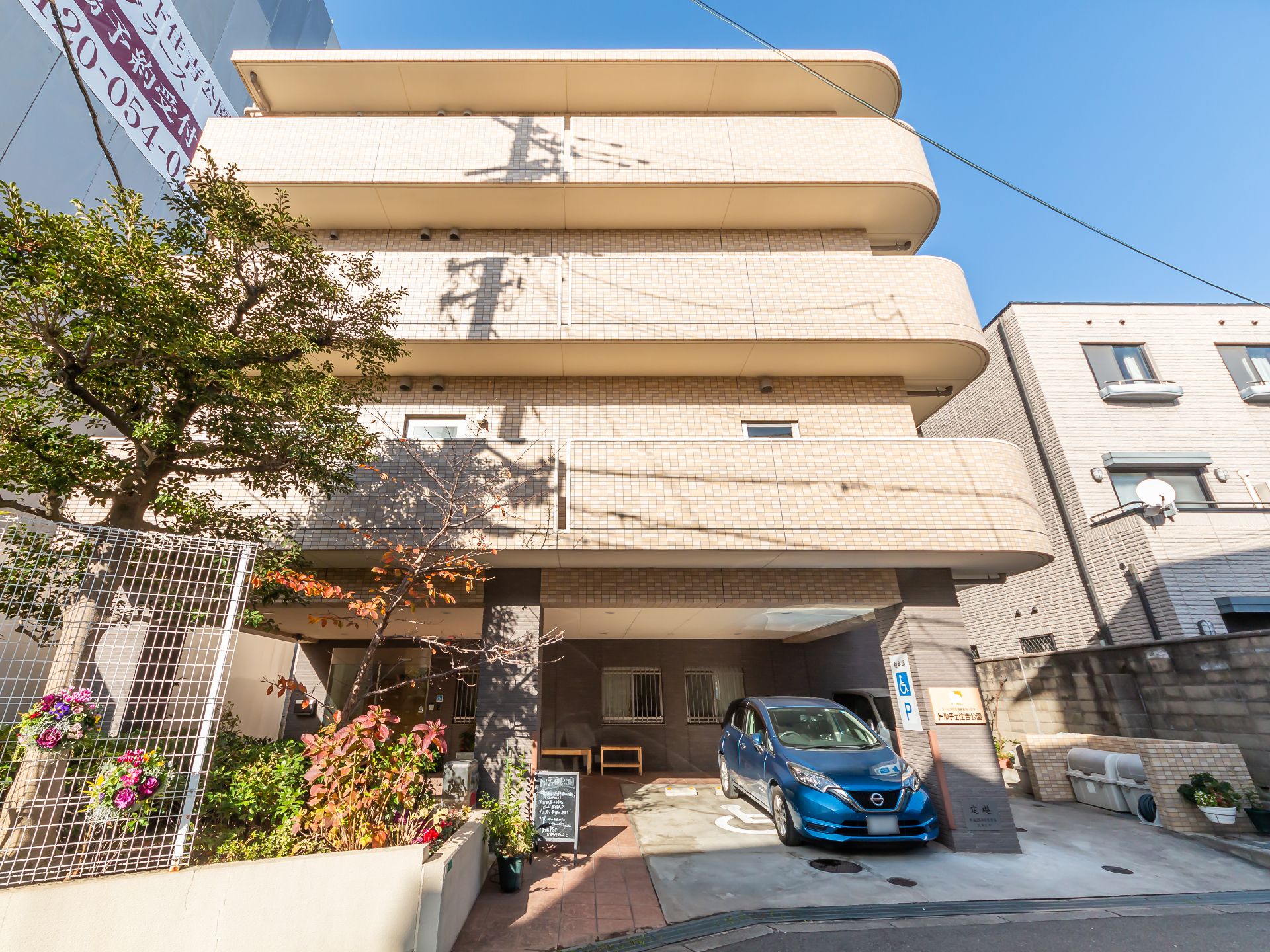 24時間体制でスタッフが常駐する施設外観