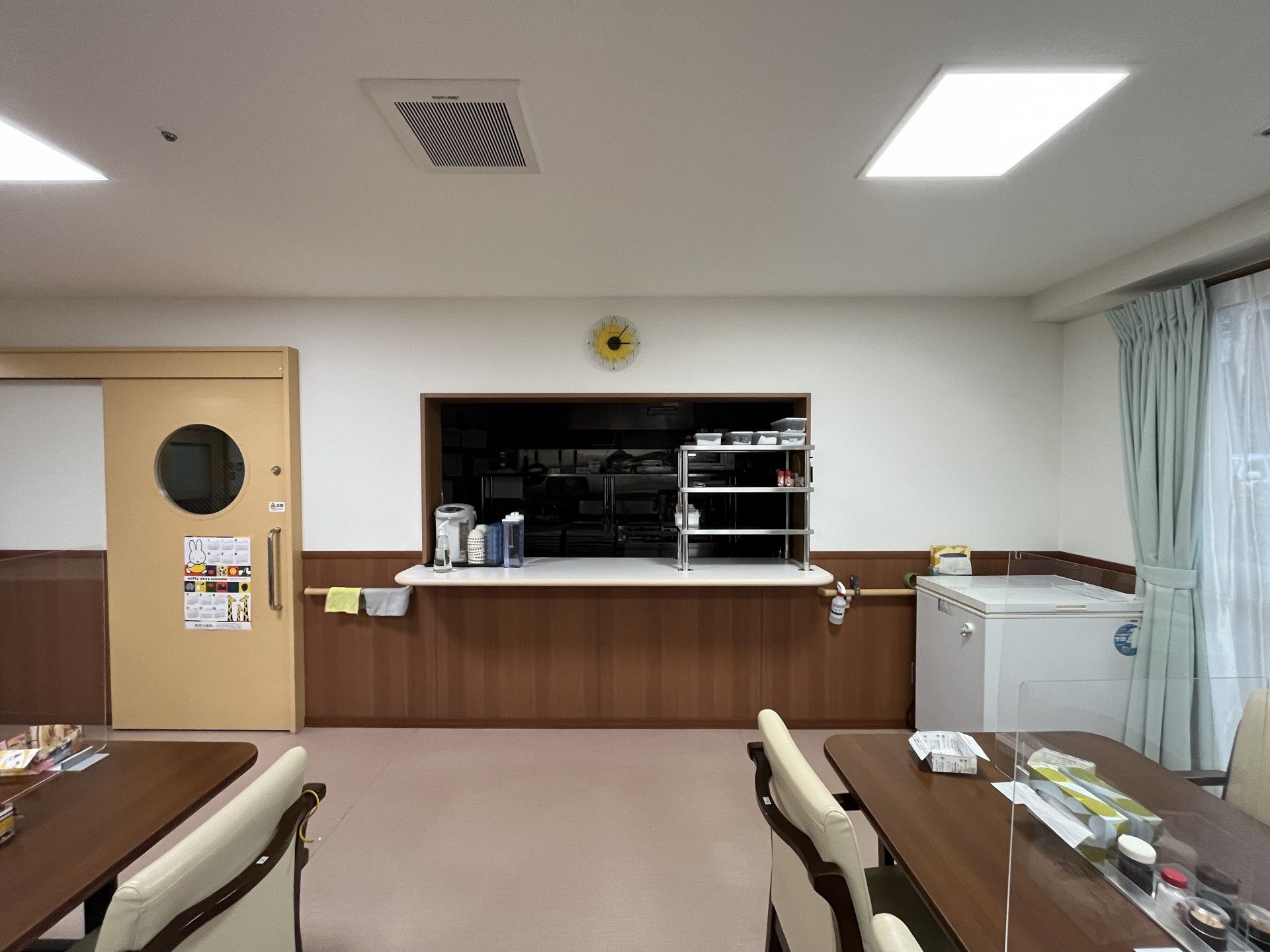 カウンター付きの食事スペース