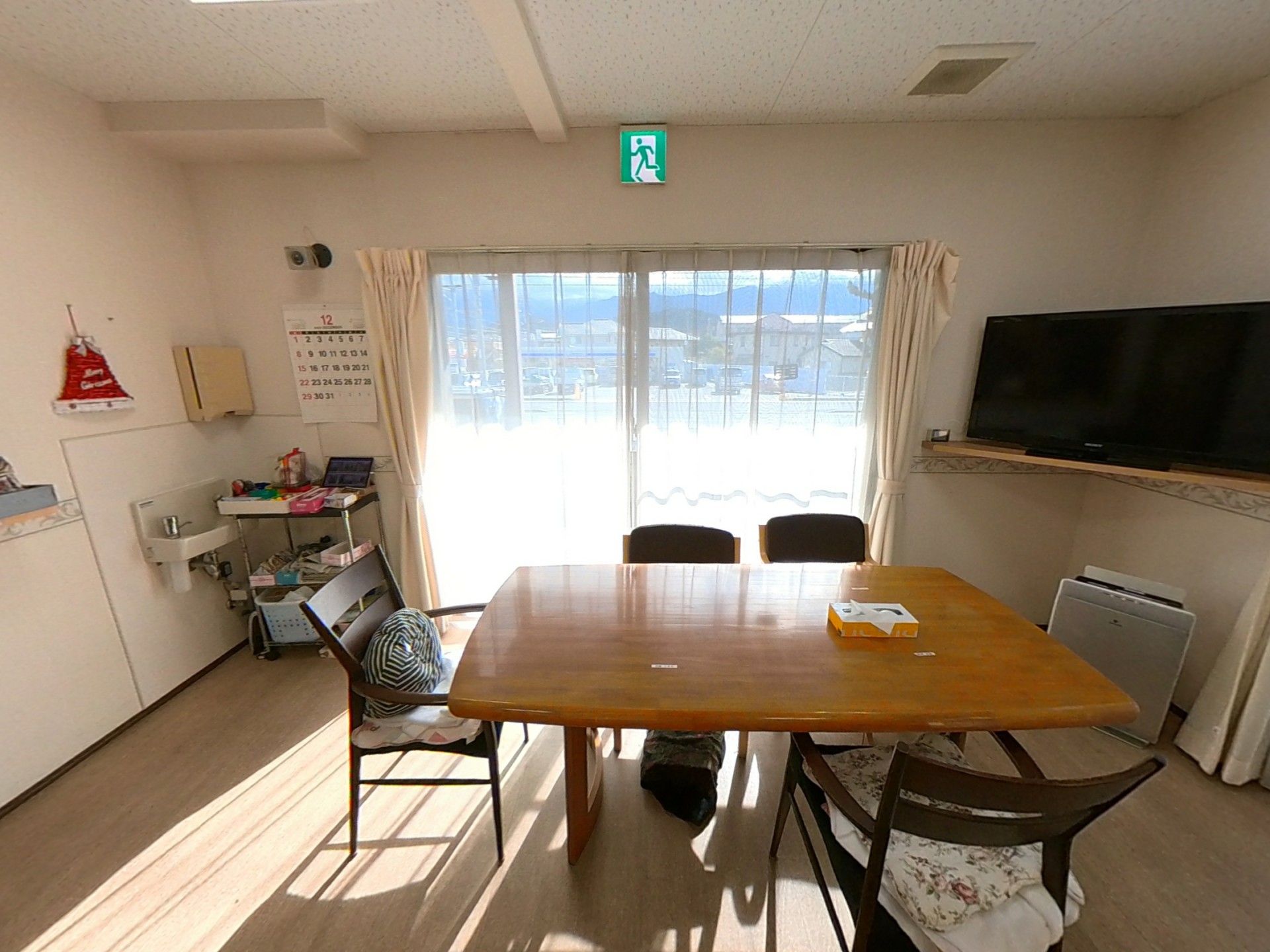 日差しが差し込む部屋