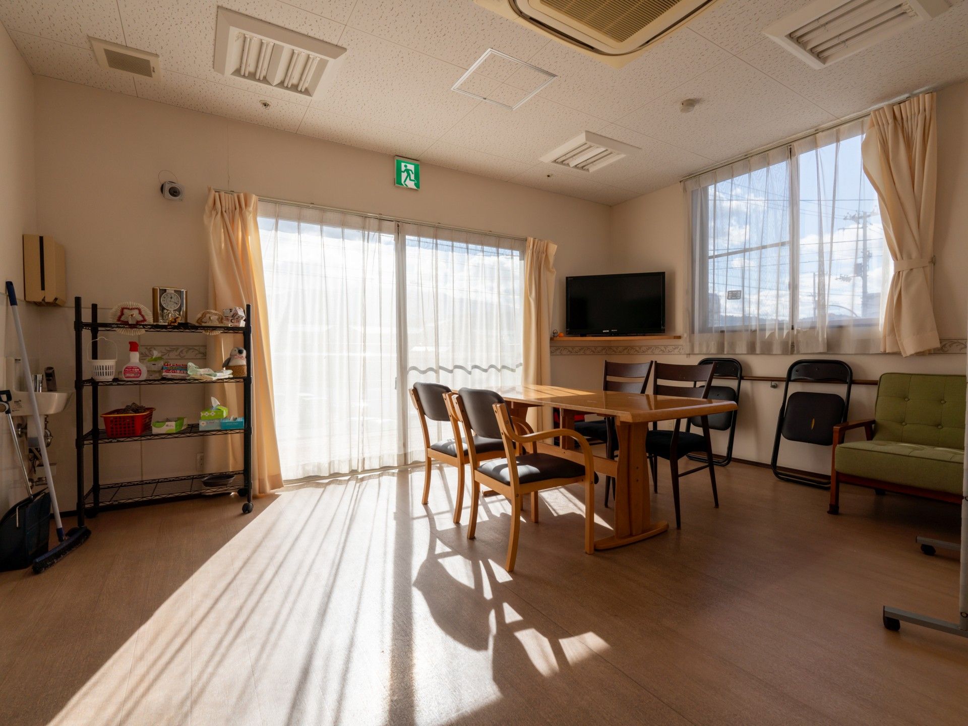 日差しが差し込む部屋