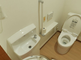 介護施設の清潔なトイレの内部