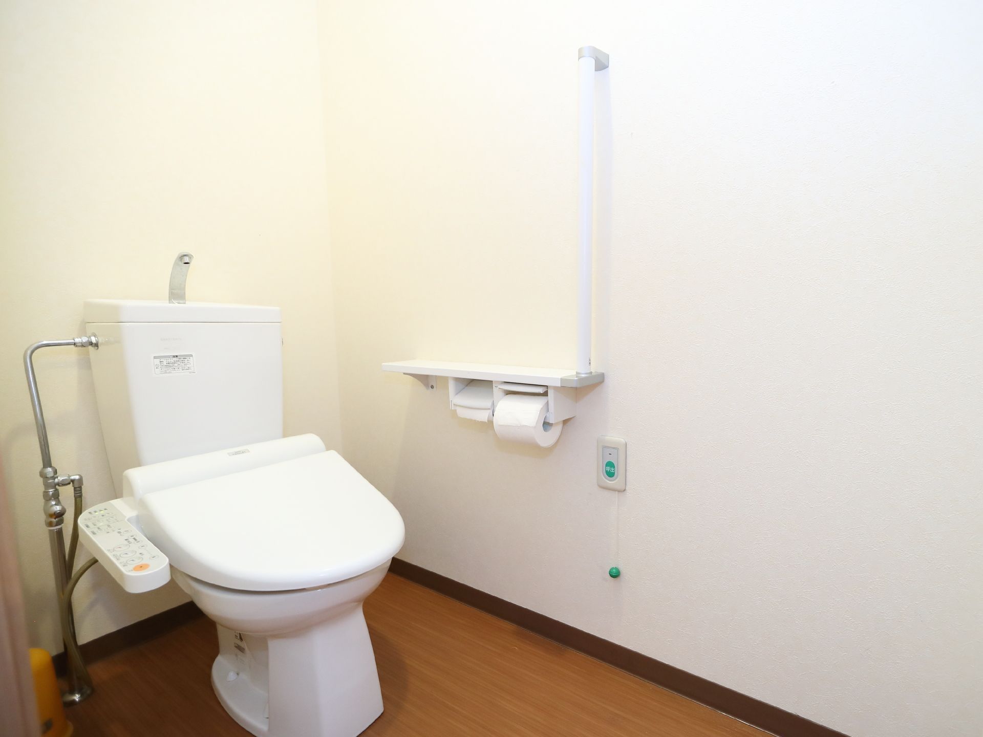手すりを設置したトイレ