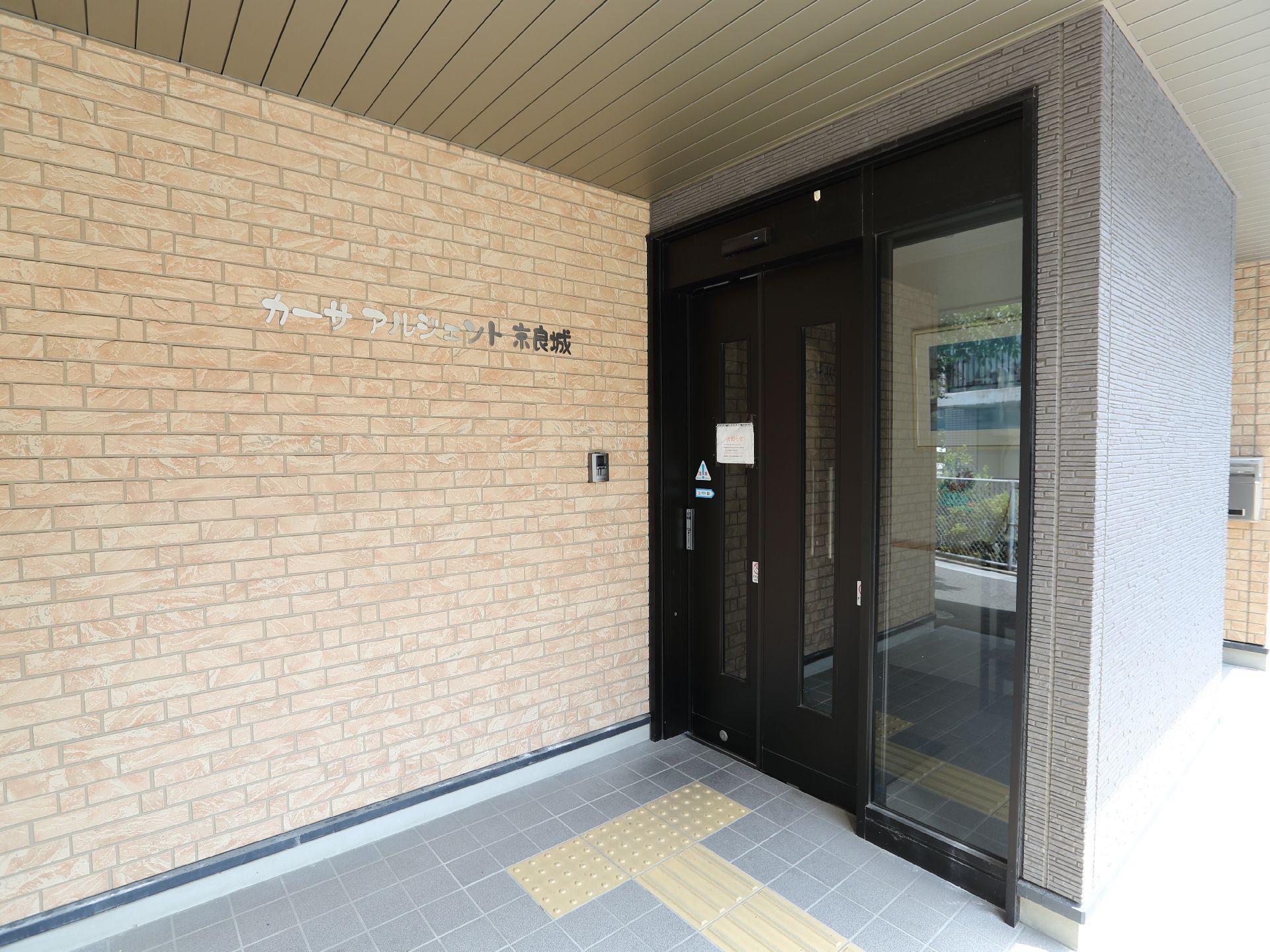 自動ドアを採用したエントランス