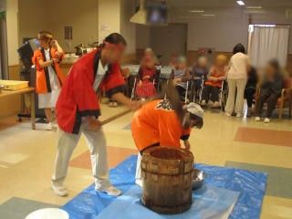 餅つきイベントの様子