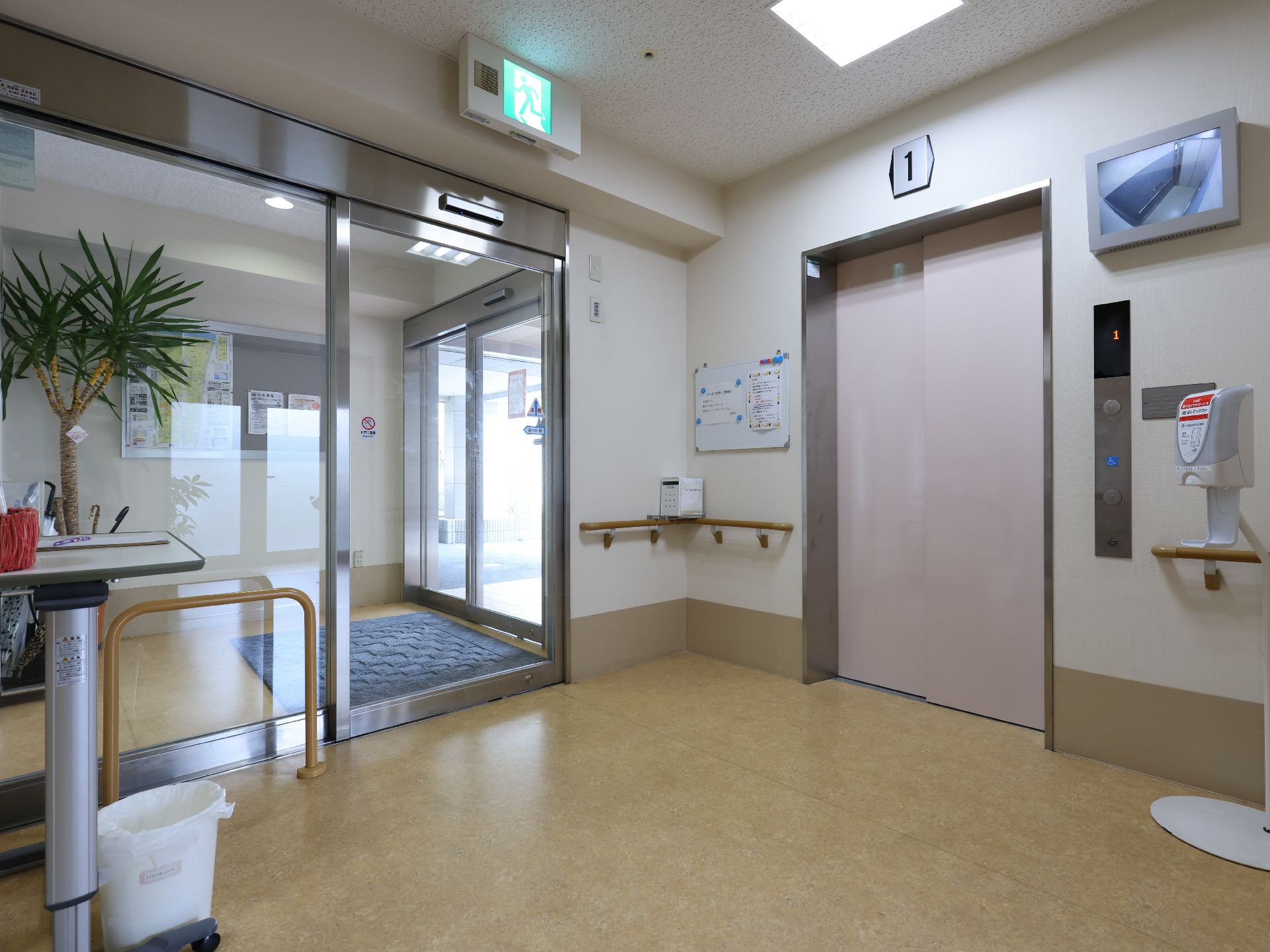 自動ドアを採用したエントランス