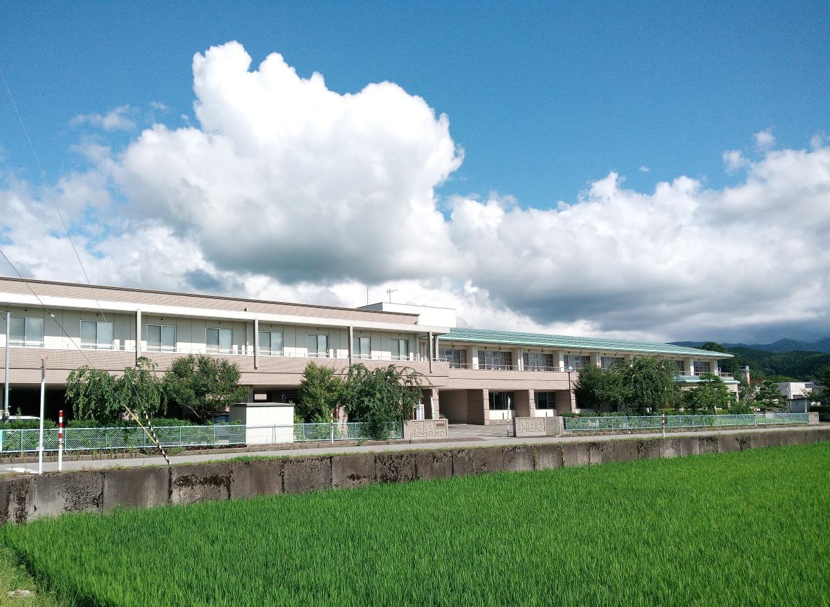 緑豊かな環境の建物