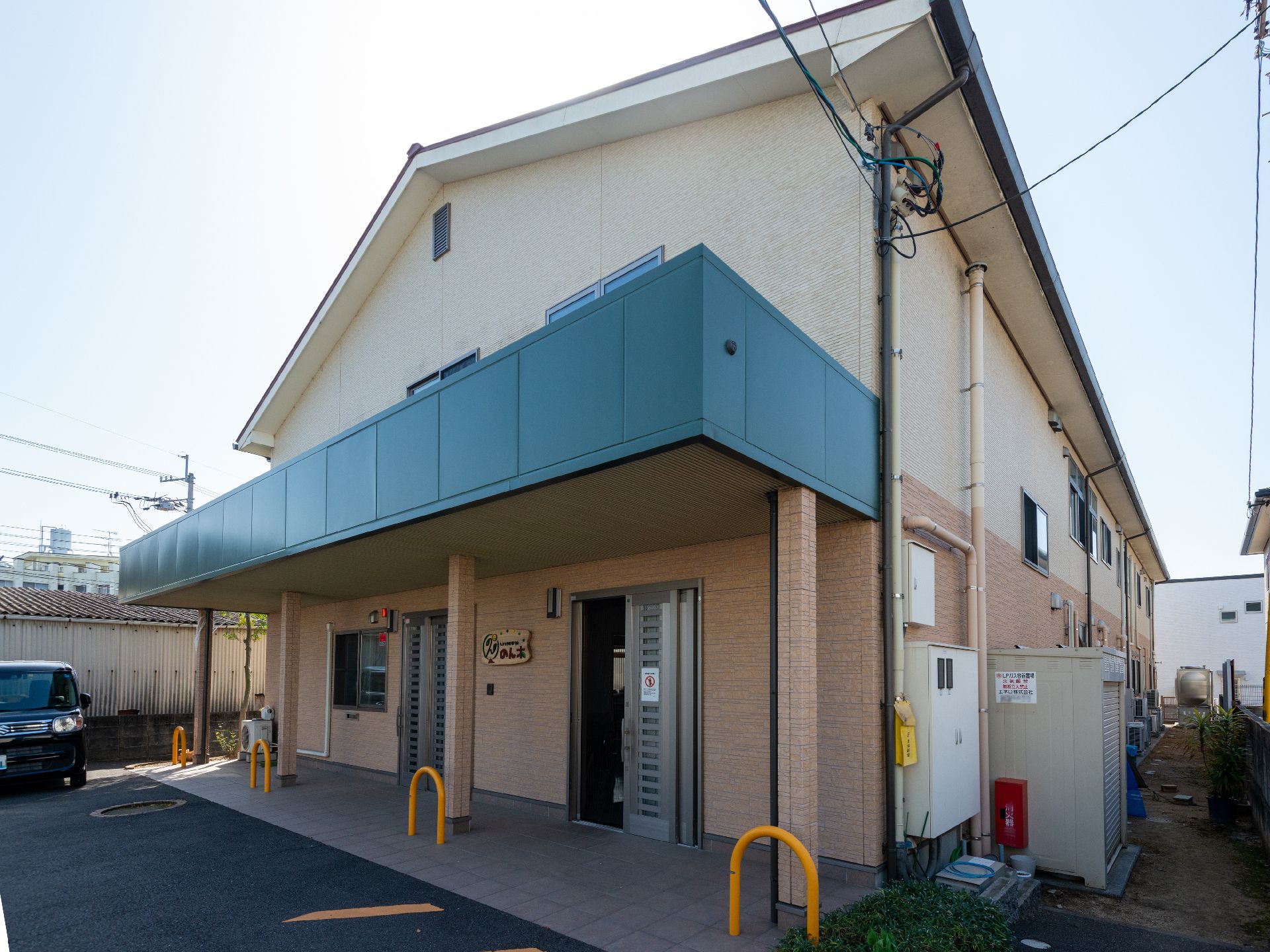 2階建てのサービス付き高齢者向け住宅の外観