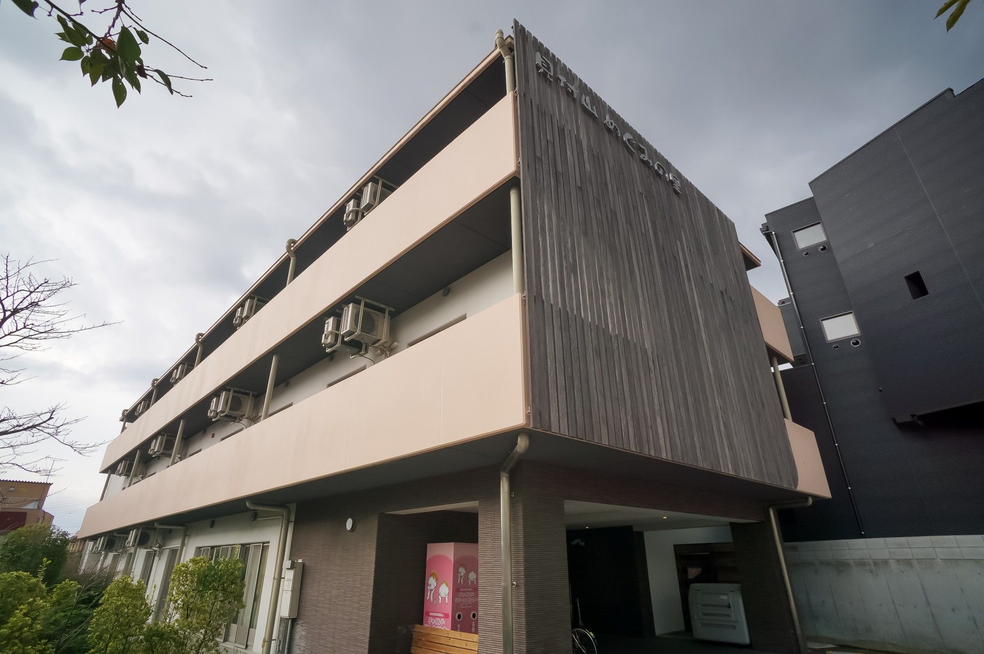 3階建ての外観