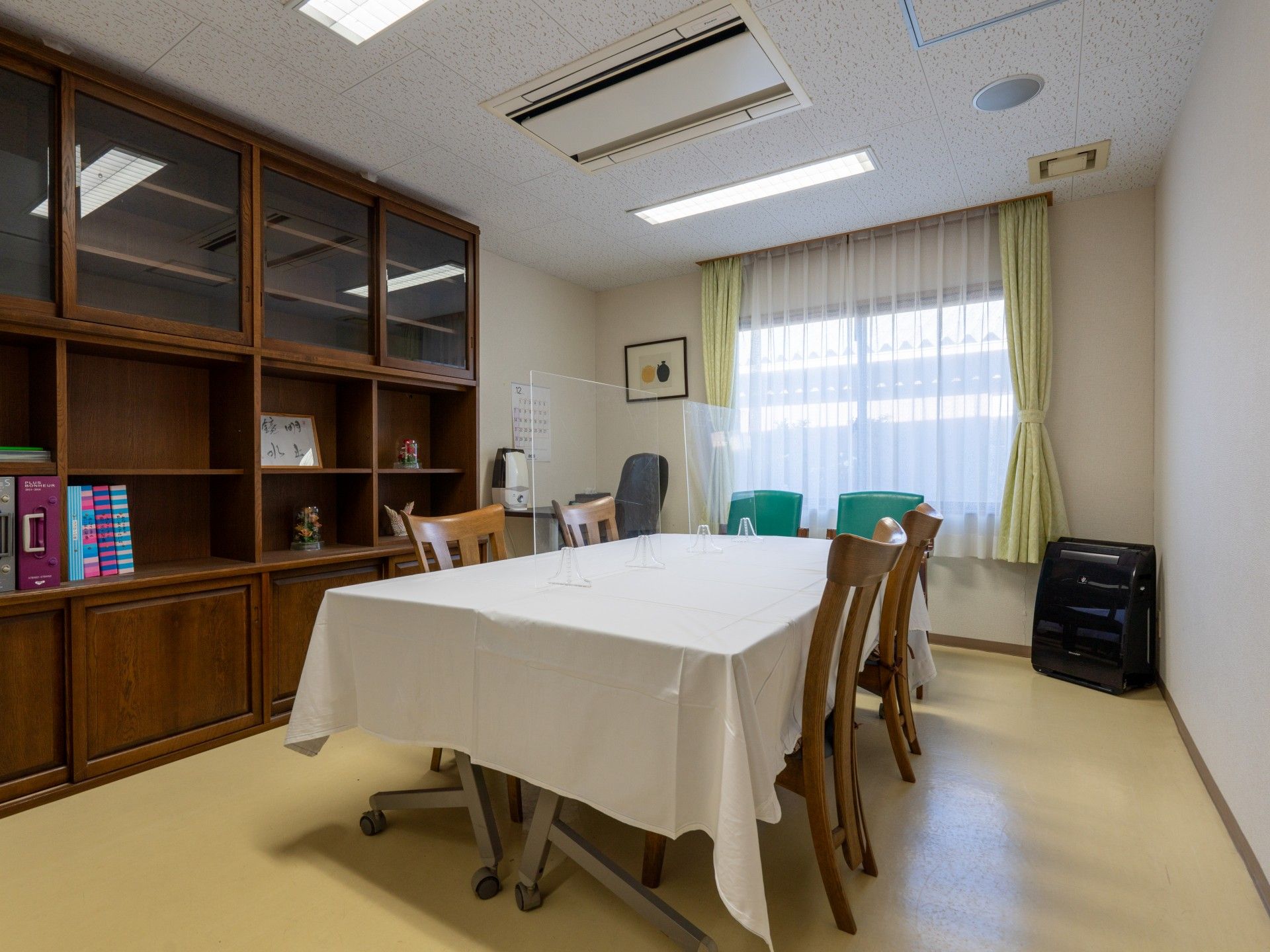落ち着いた雰囲気の部屋