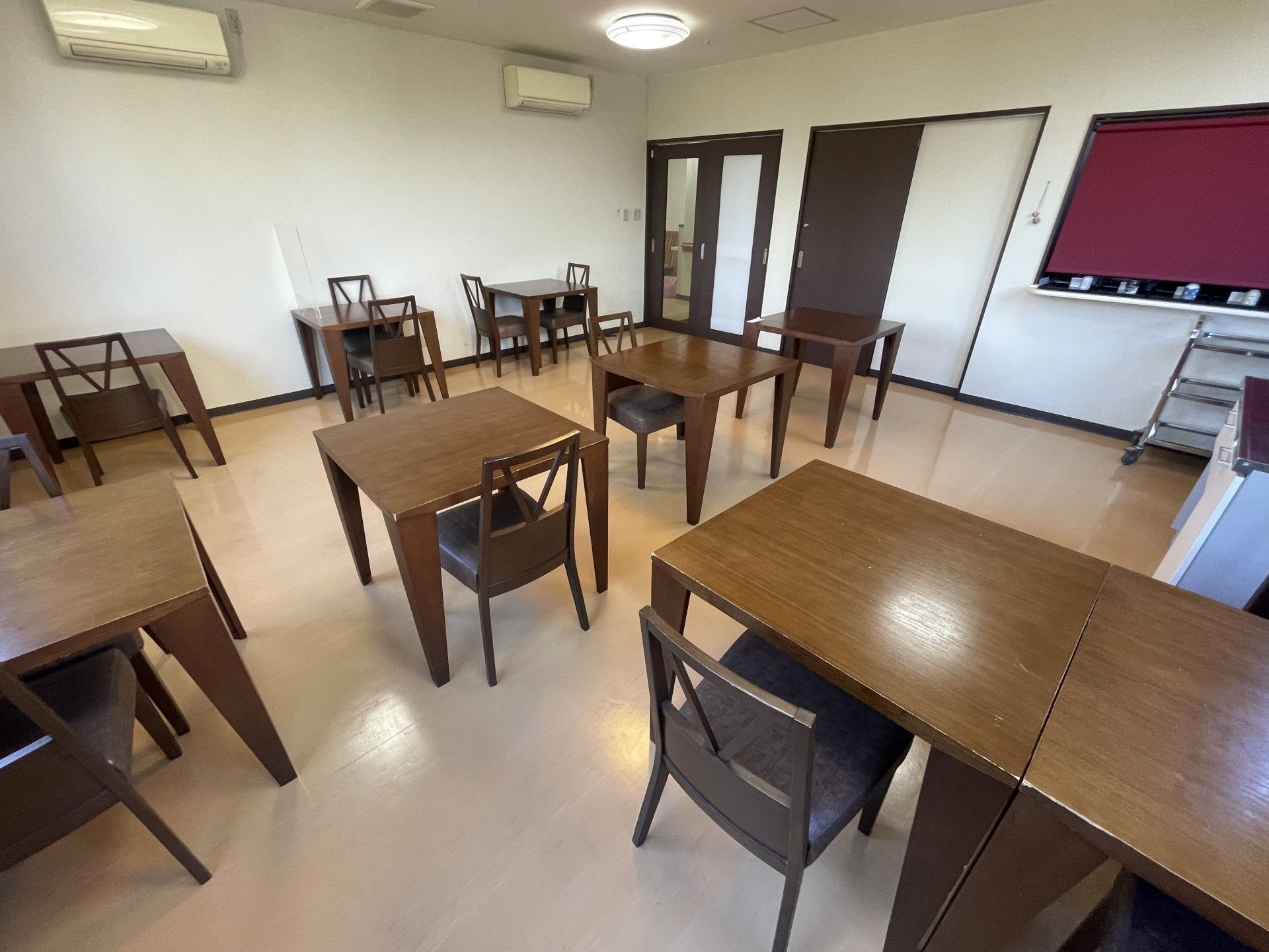 落ち着いた雰囲気の部屋