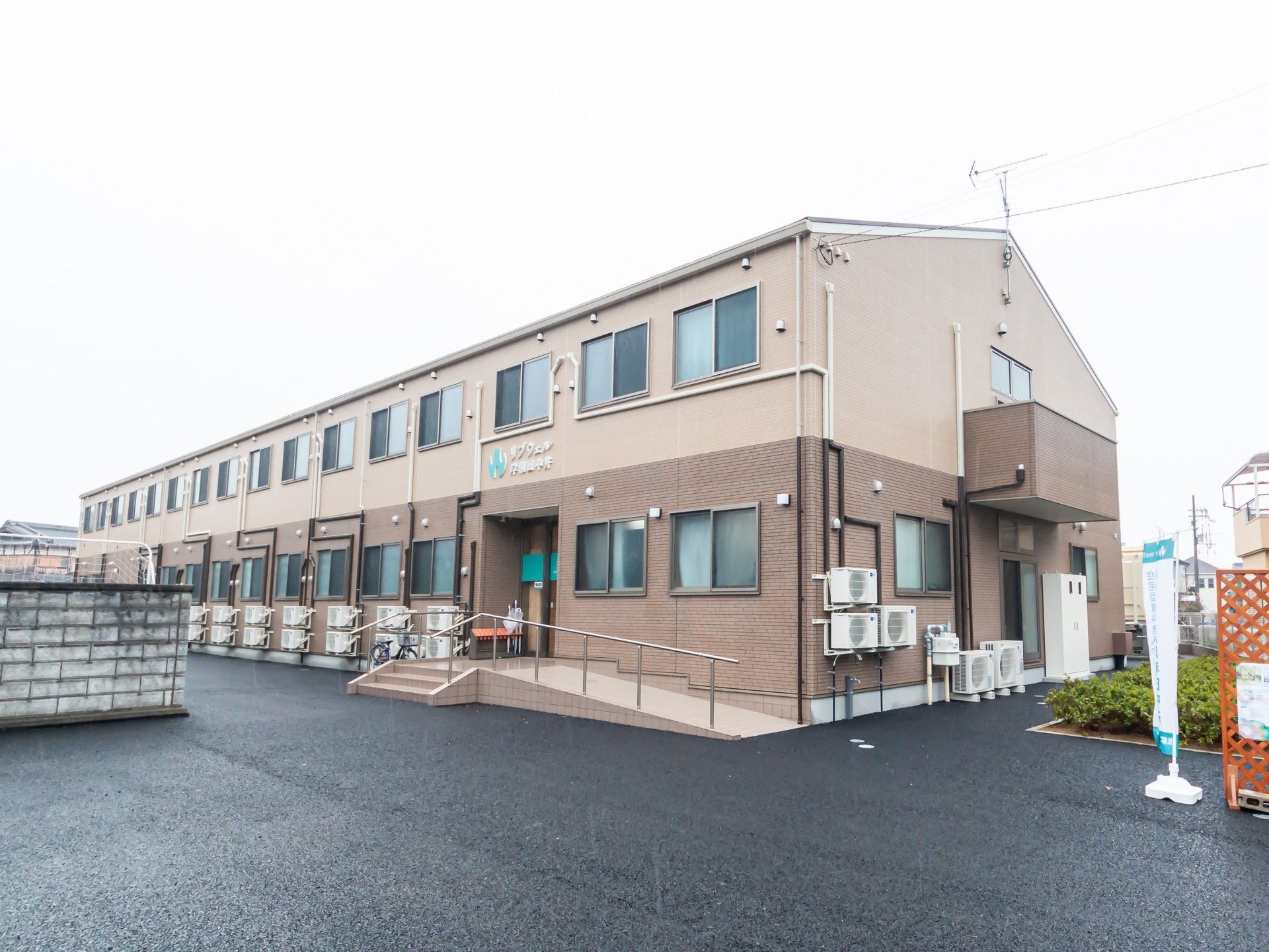二階建ての建物外観