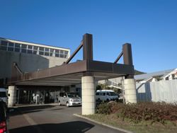 快適な施設のエントランス