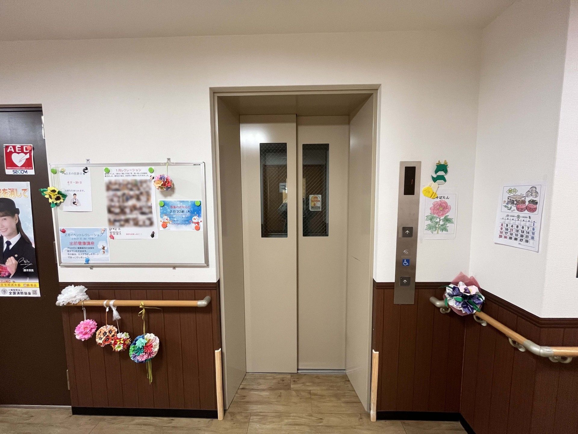 エレベーター前の掲示板