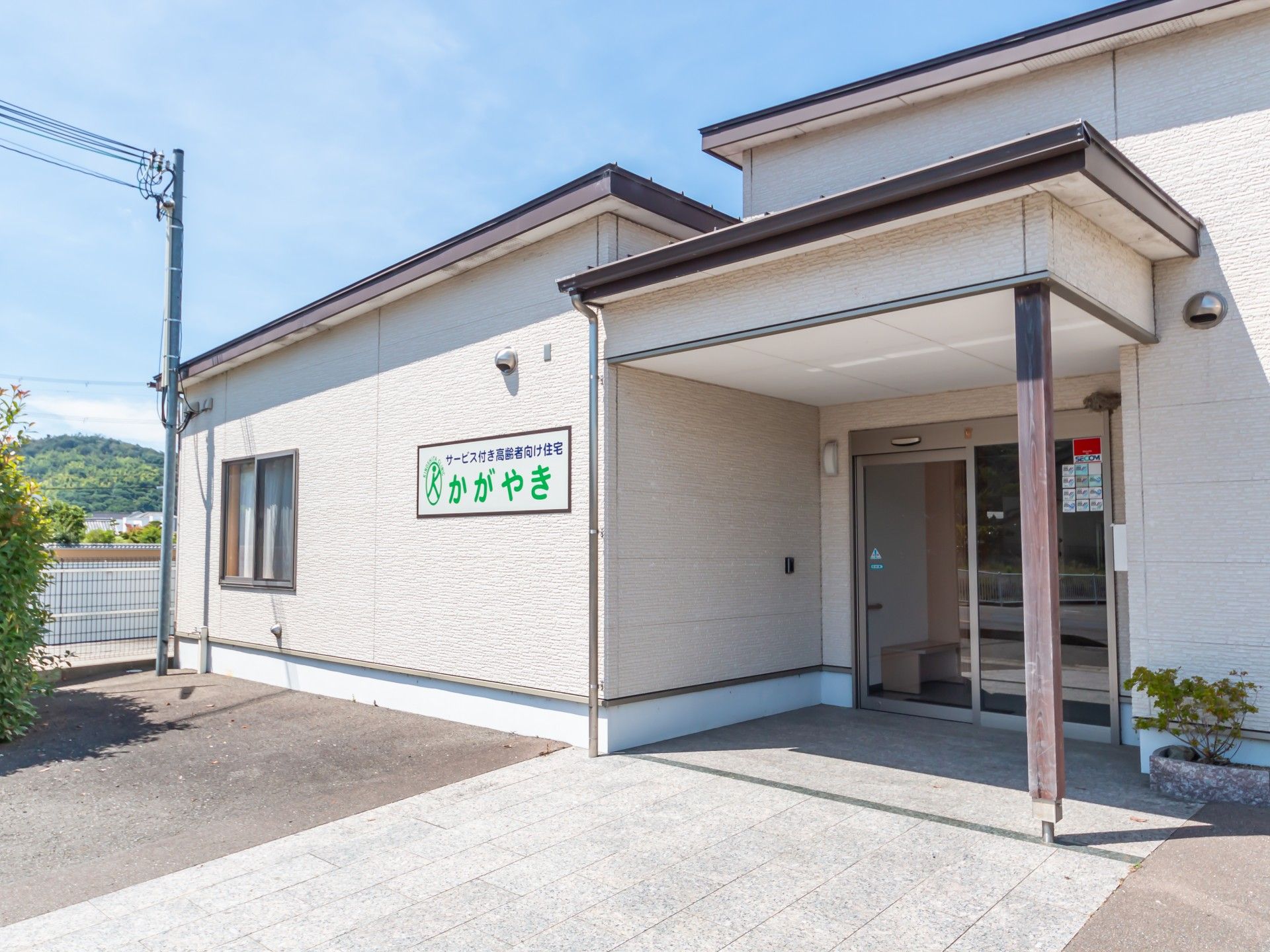 明るく清潔な入口