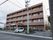 落ち着いた外観の建物