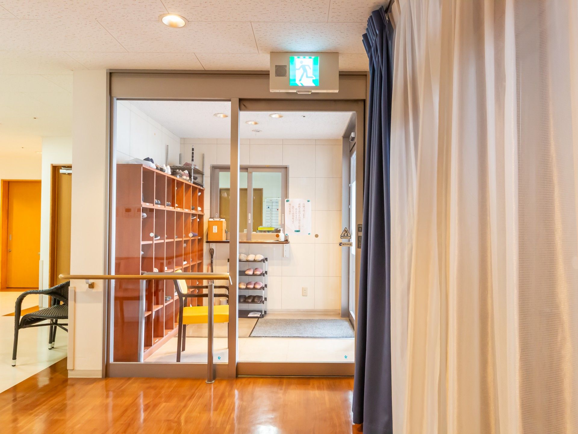 靴箱と出入口の様子