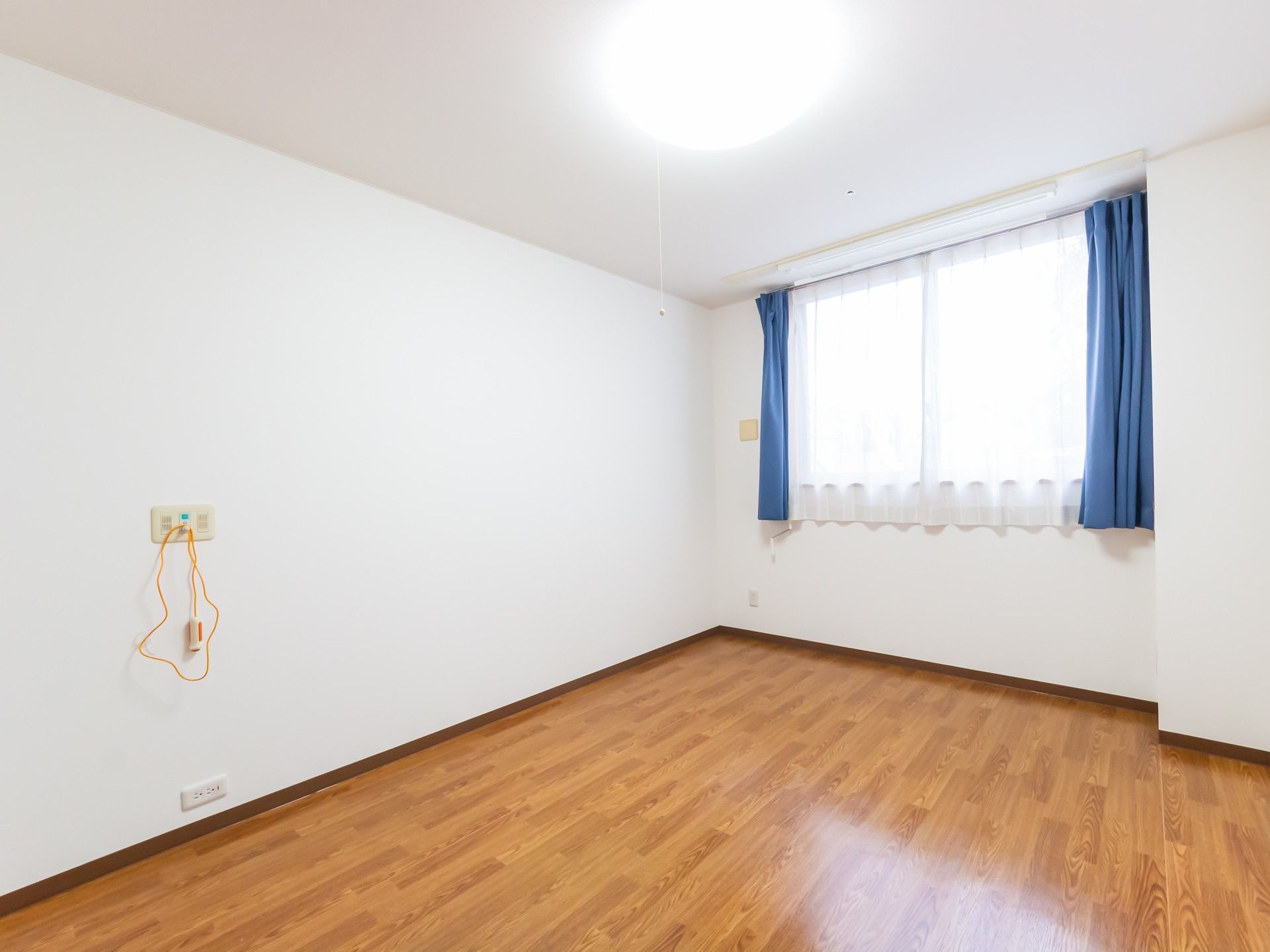 明るい個室の一角