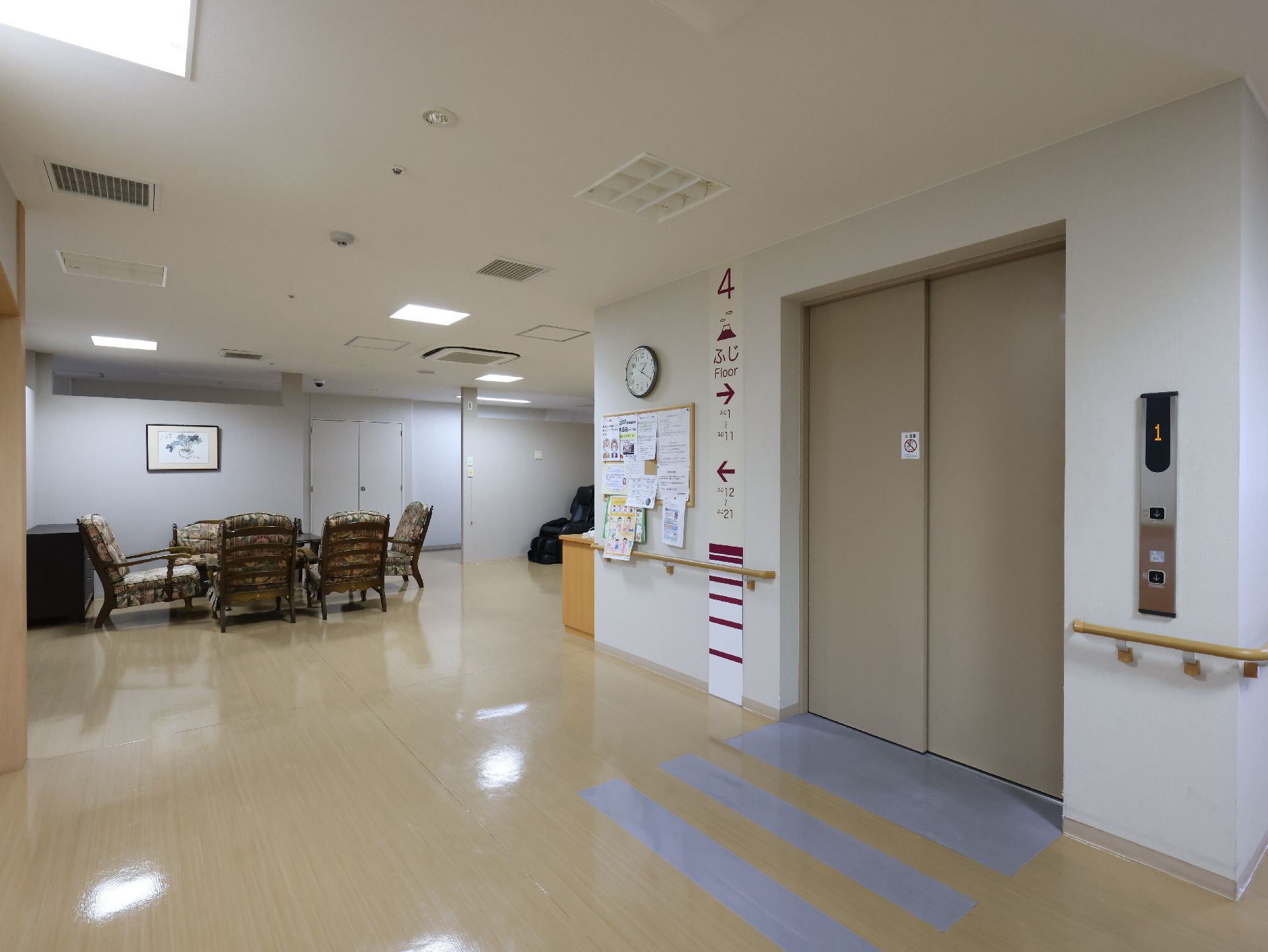 段差のないエレベーターホール