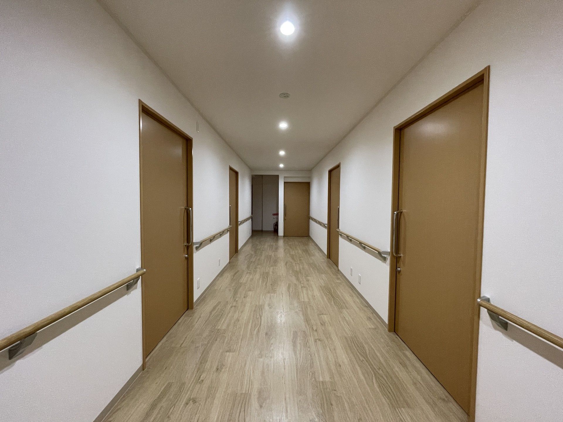 きれいな廊下の光景