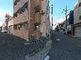 静かな住宅街の建物外観