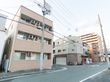静かな住宅街の建物