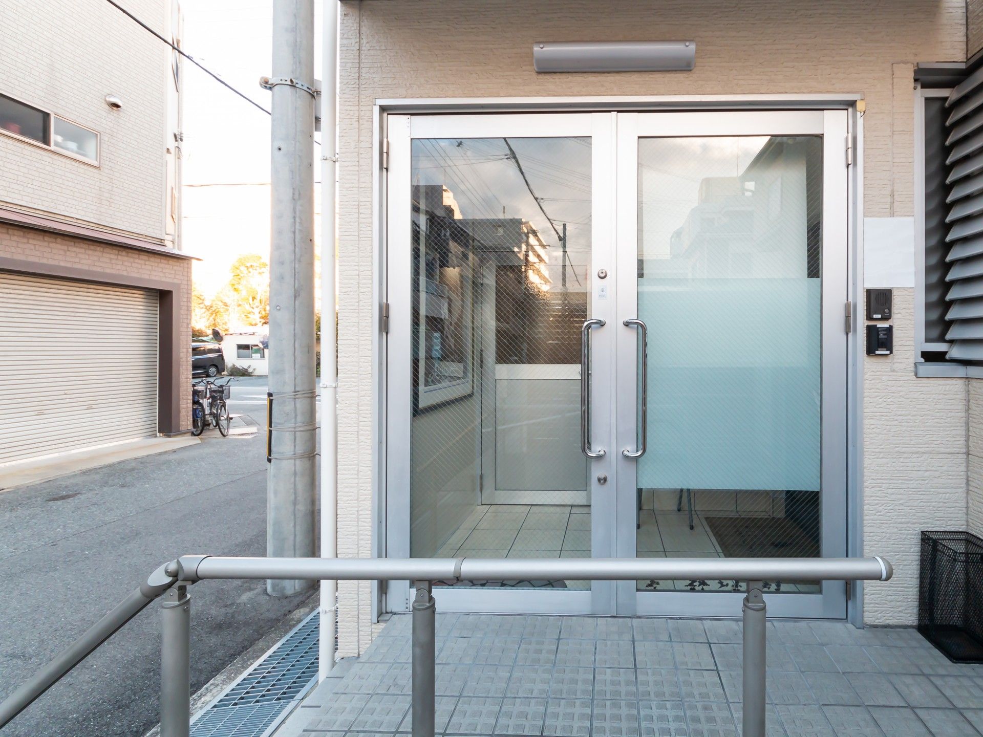 スロープ付きの玄関