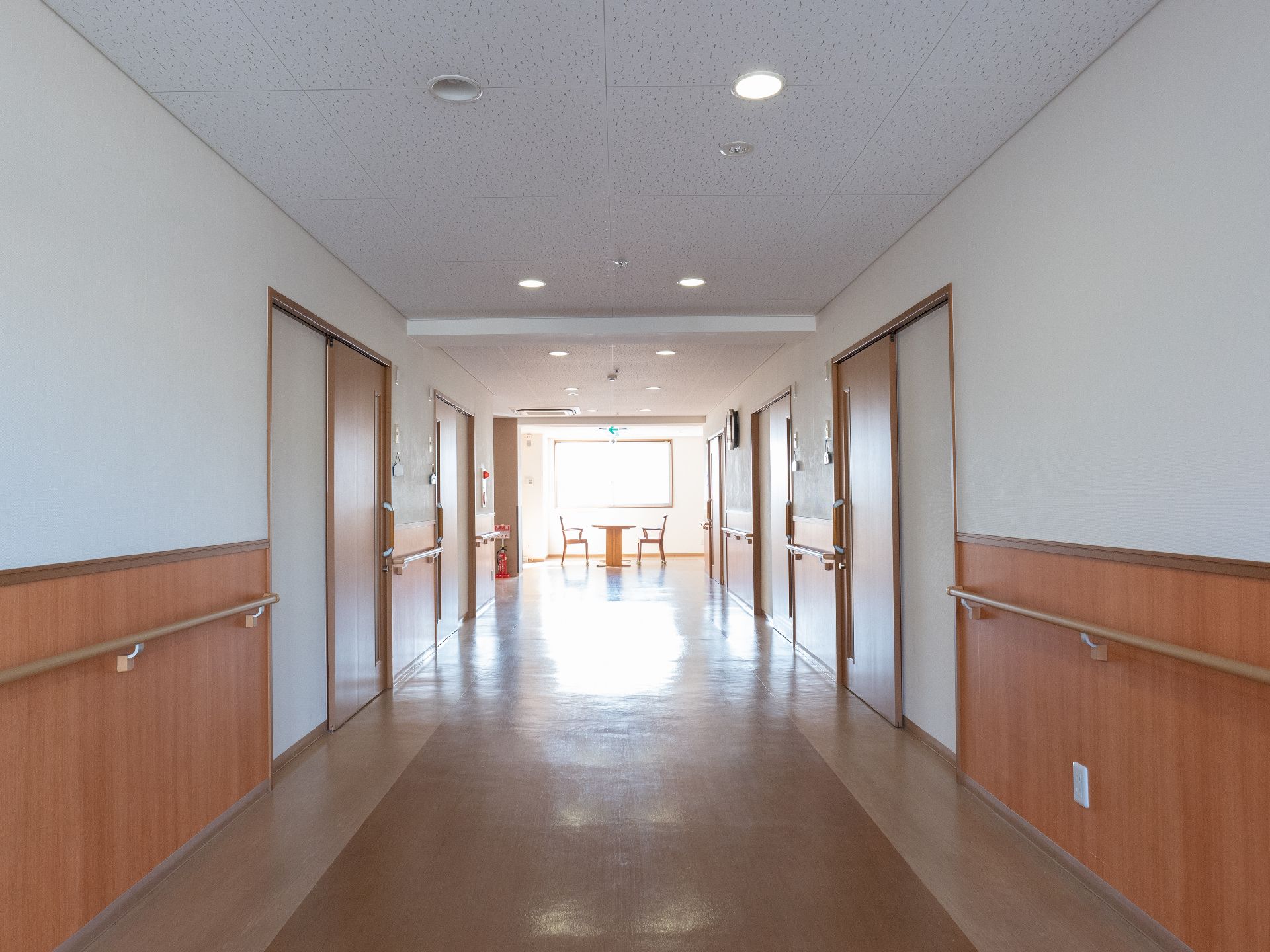 幅の広い廊下