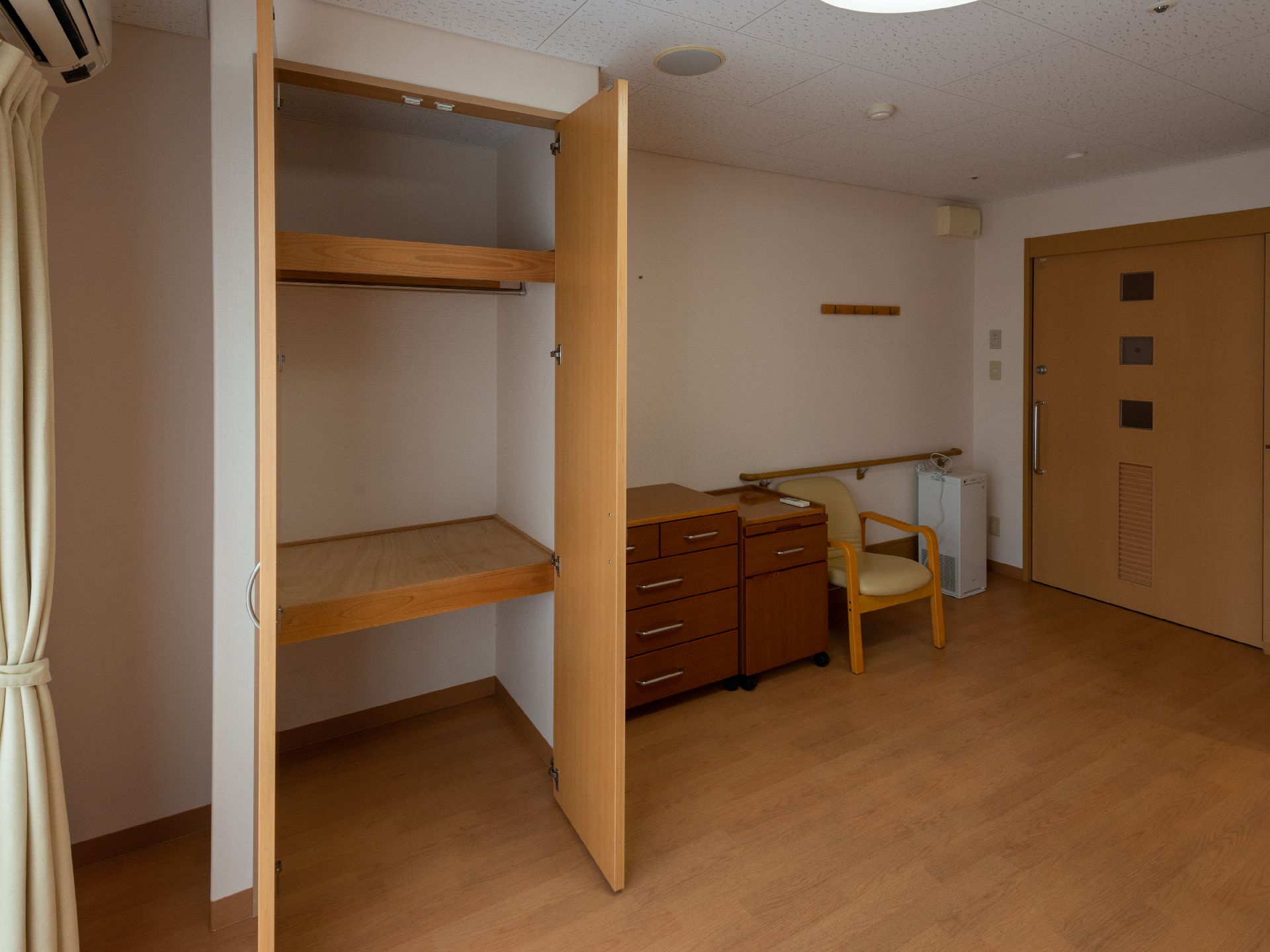 居室に設置された、衣服などを収納するクローゼット