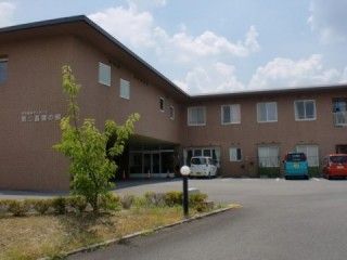 広々とした施設の外観