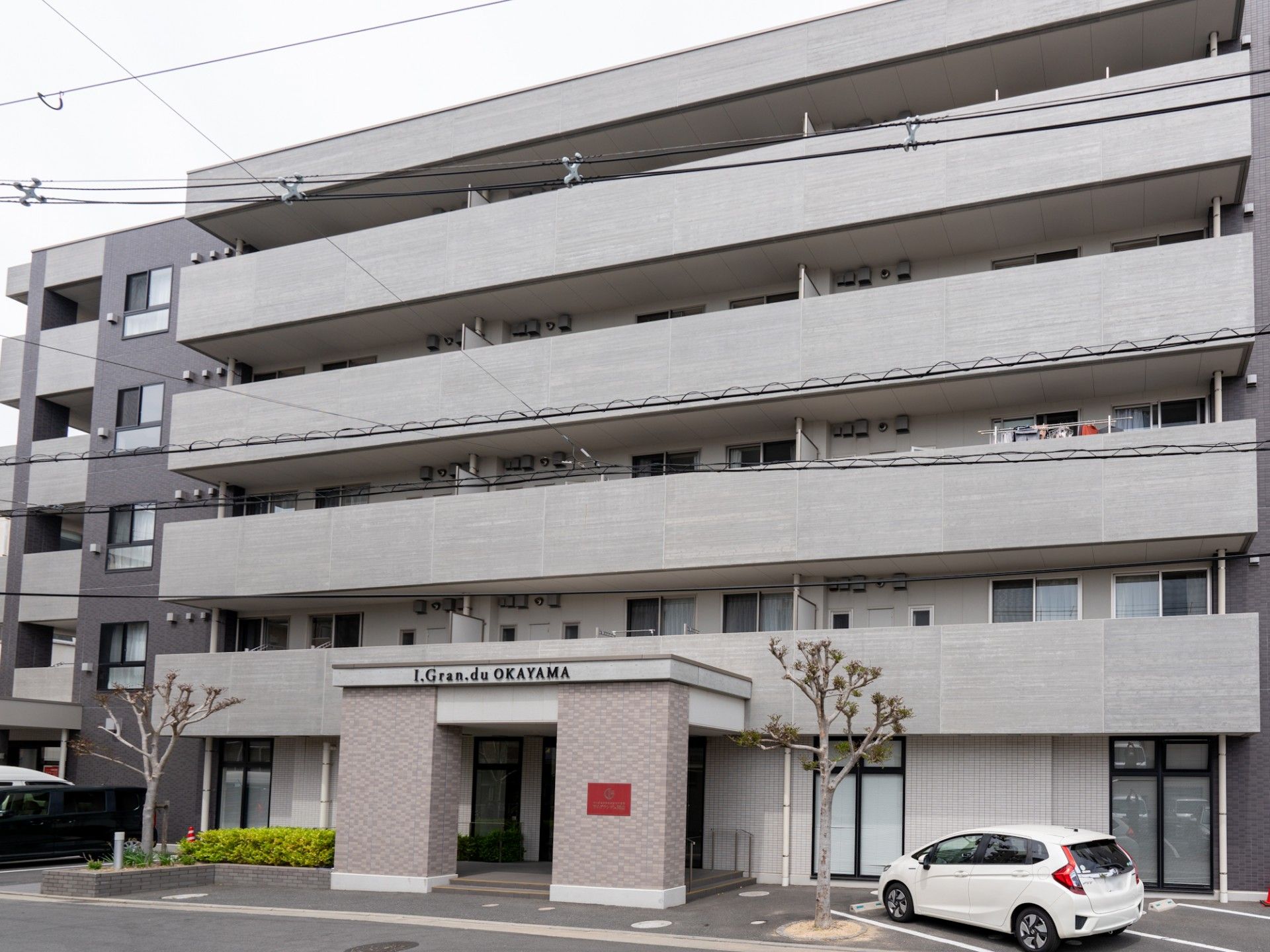 多階層の建物正面