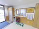 介護施設の受付と廊下の風景