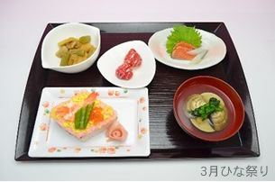 ちらし寿司と貝の吸い物と刺身や煮物のセット