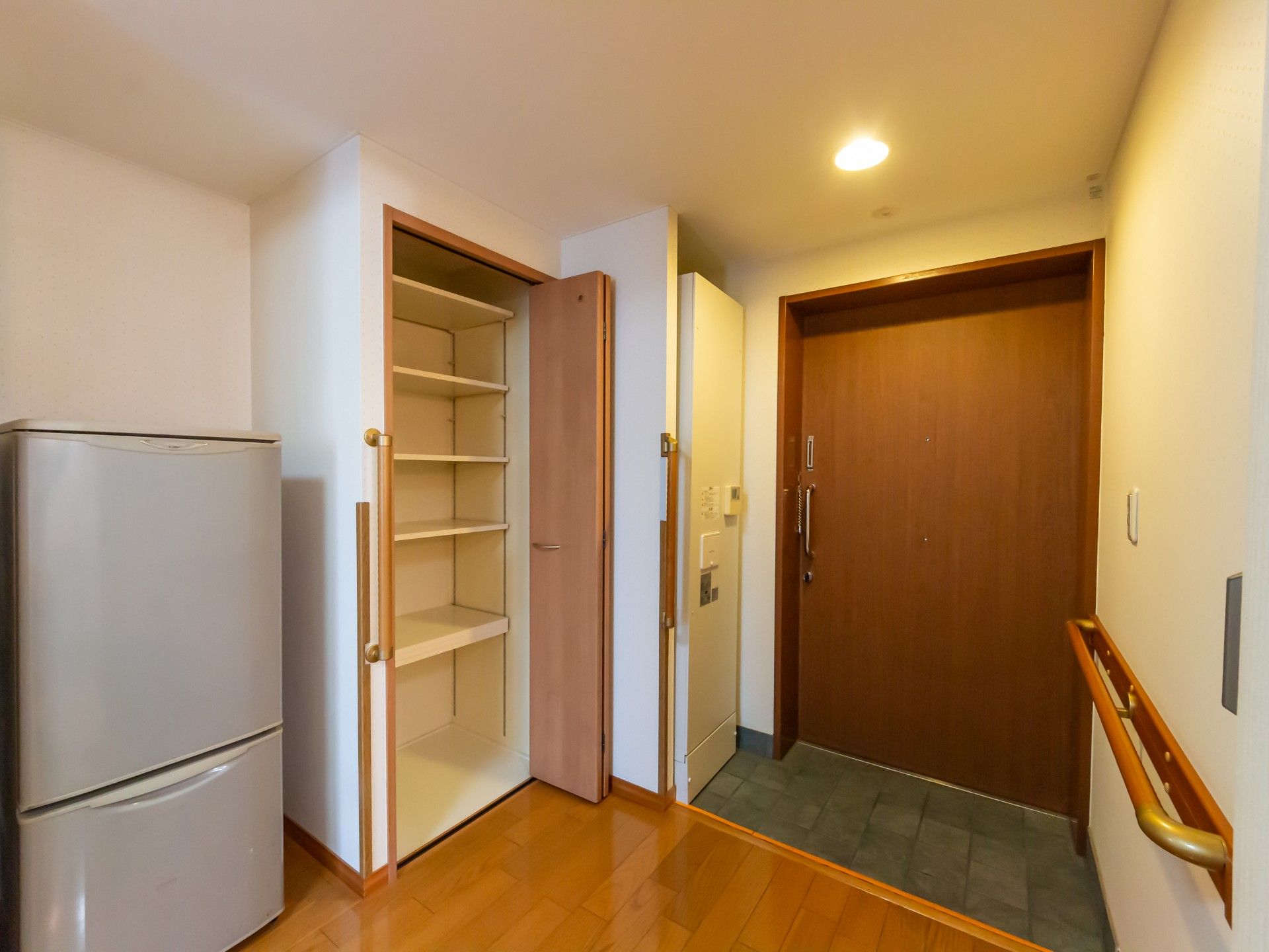 玄関と収納スペース